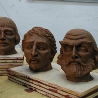 Retablo sculpted heads